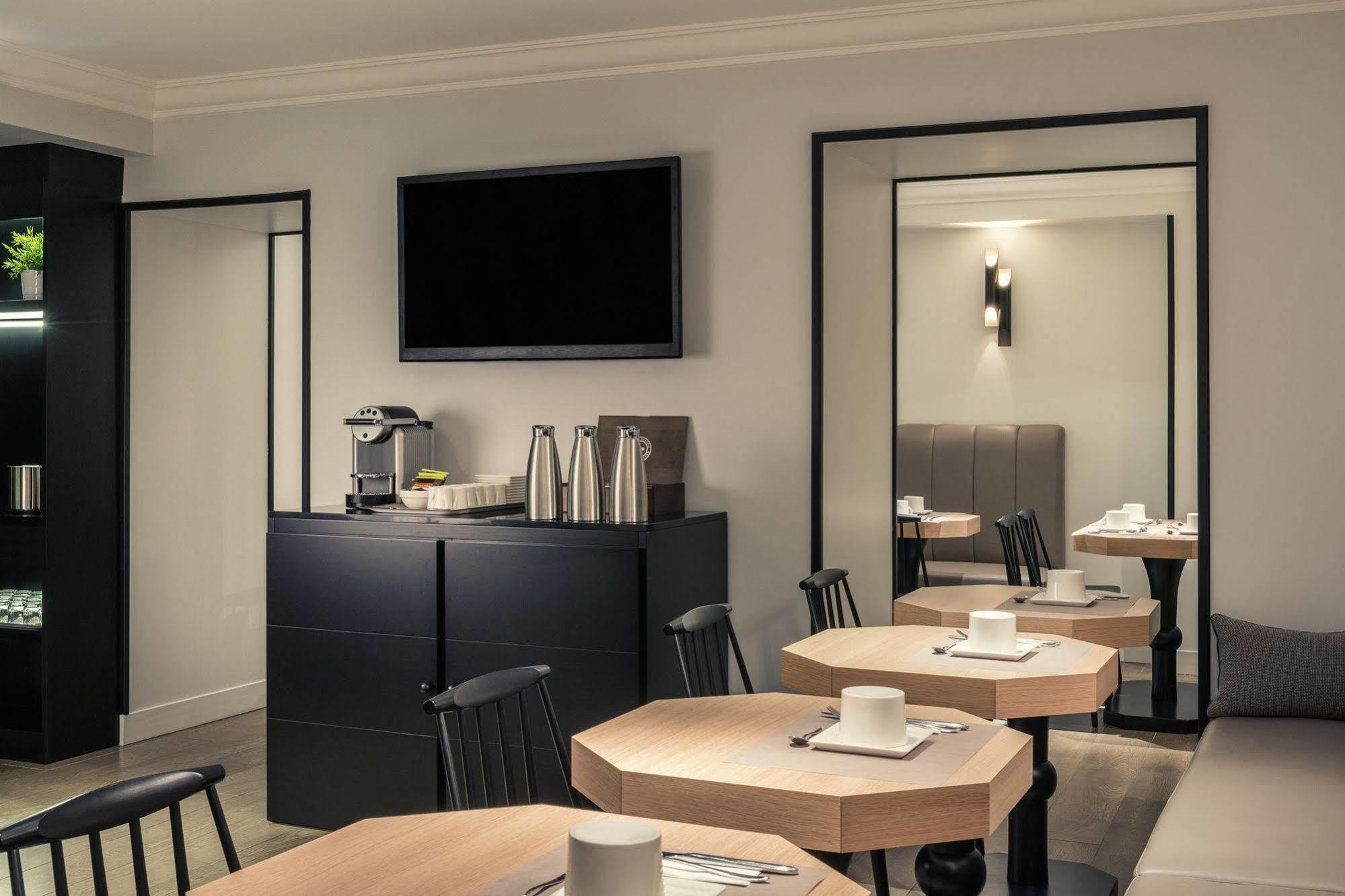 Mercure Paris Arc De Triomphe Wagram Exterior foto